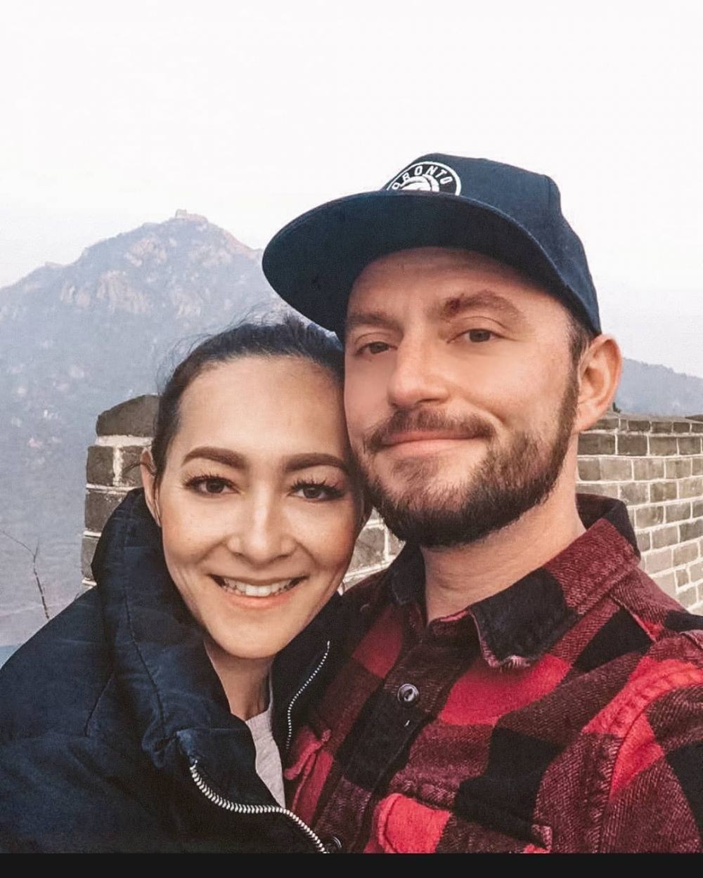 Sudah 3 Tahun Bercerai, Dewi Rezer Pamer Kemesraan Bareng Pacar Bule