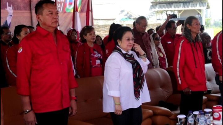 Bersama Petani, Megawati Ikut Panen Raya di Indramayu