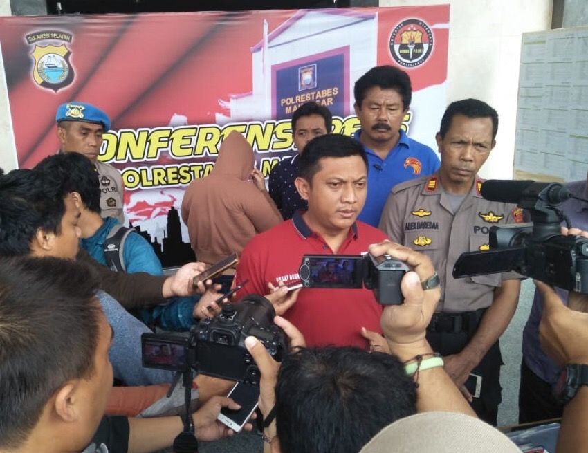 Satreskrim Polrestabes Makassar Tangkap  Muncikari Prostitusi Online 