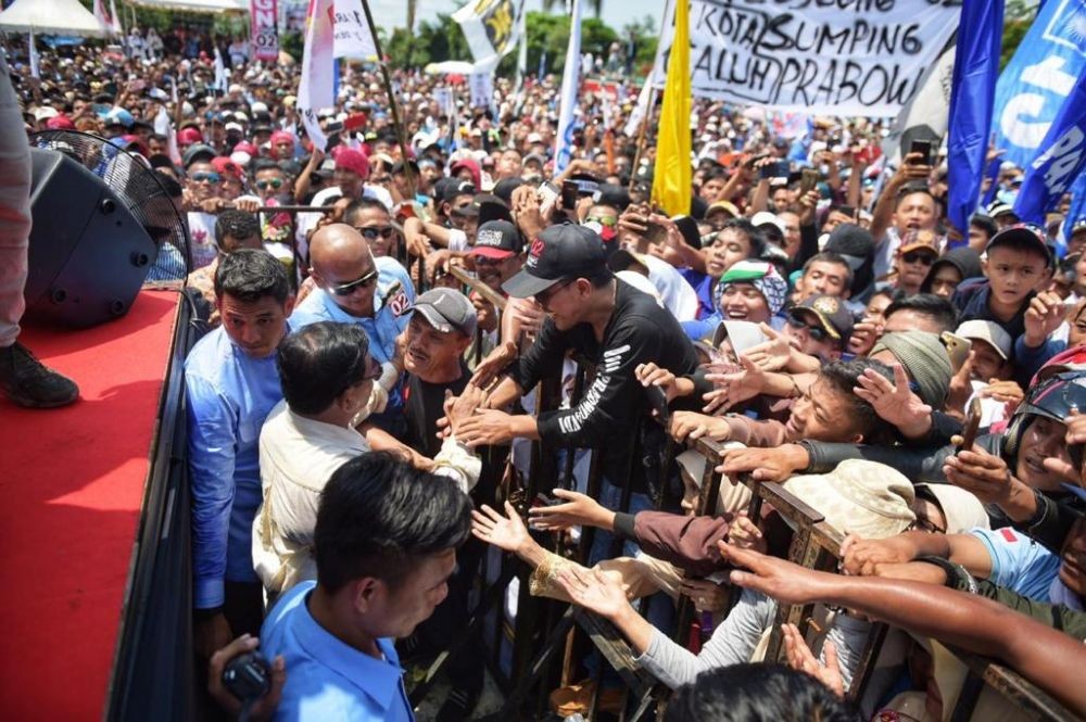 Uang Koin Hingga Sumbangan Cincin Warnai Kampanye Prabowo di Ciamis