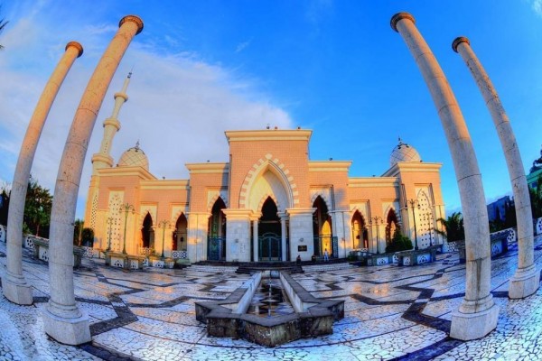 FOTO: Mengintip Megahnya Masjid Raya Makassar