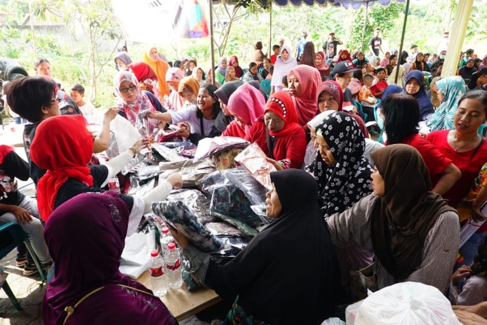 Relawan Blusukan Jokowi Jogja, Gelar Pasar Murah di Gunung Kidul