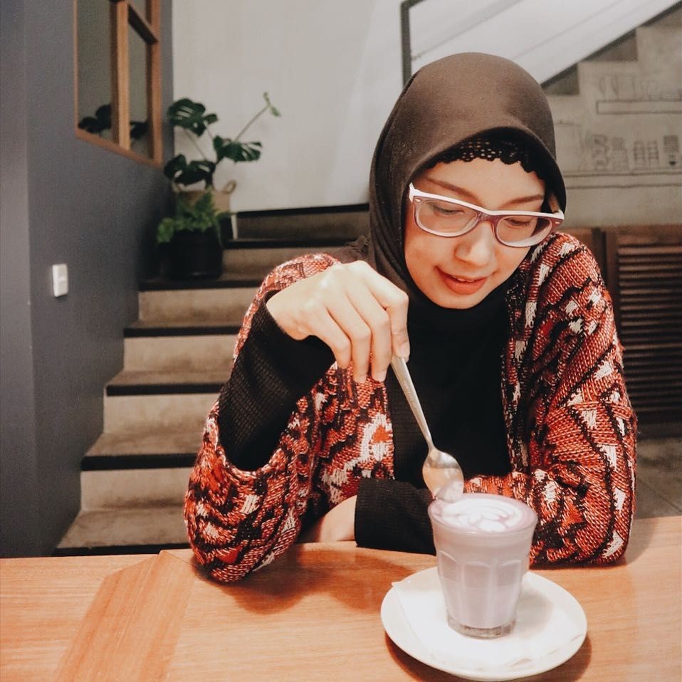 Tampil Dengan Hijab Ini 10 Potret Terbaru Natly Eks 7 Icons IDN