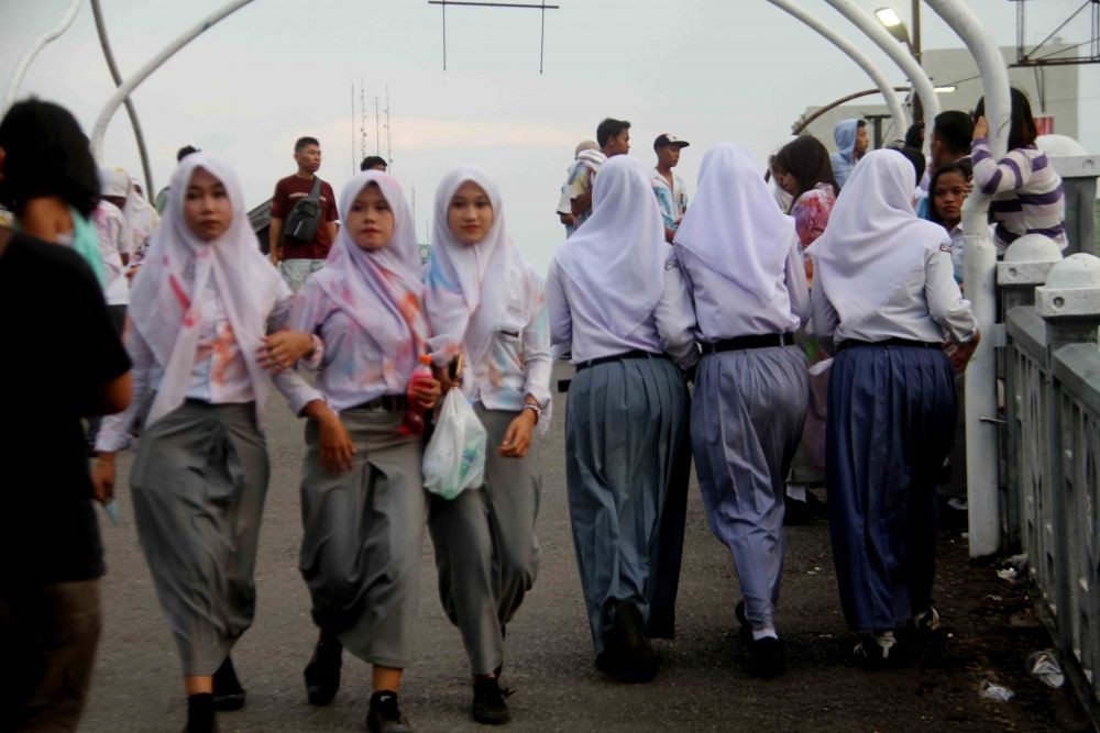 [FOTO] Serba-serbi Corat-Coret Seragam di Kota Medan Rayakan UNBK