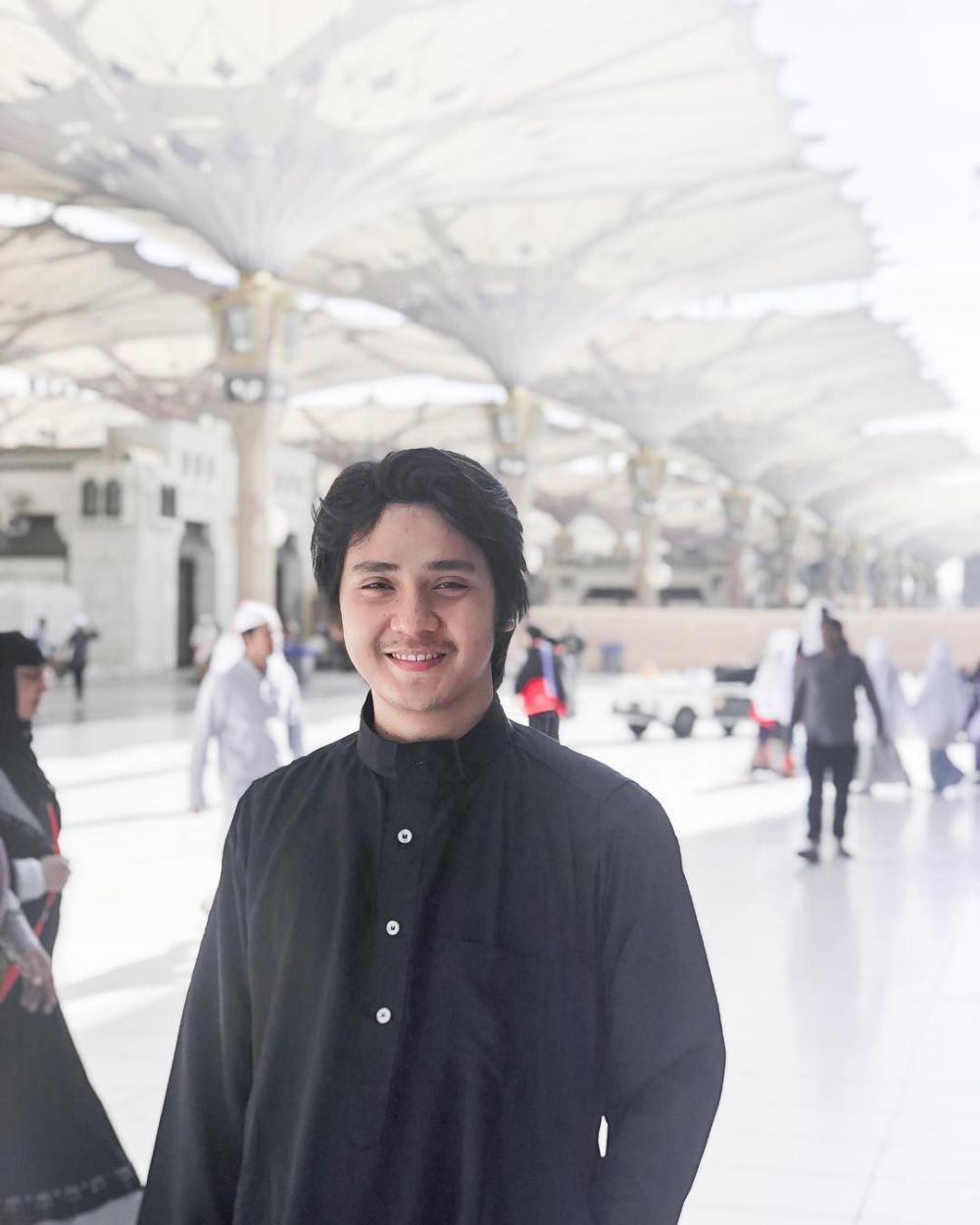 Bak Ustaz Muda, 10 Pesona Syahdu Arbani Yasiz Saat Umrah