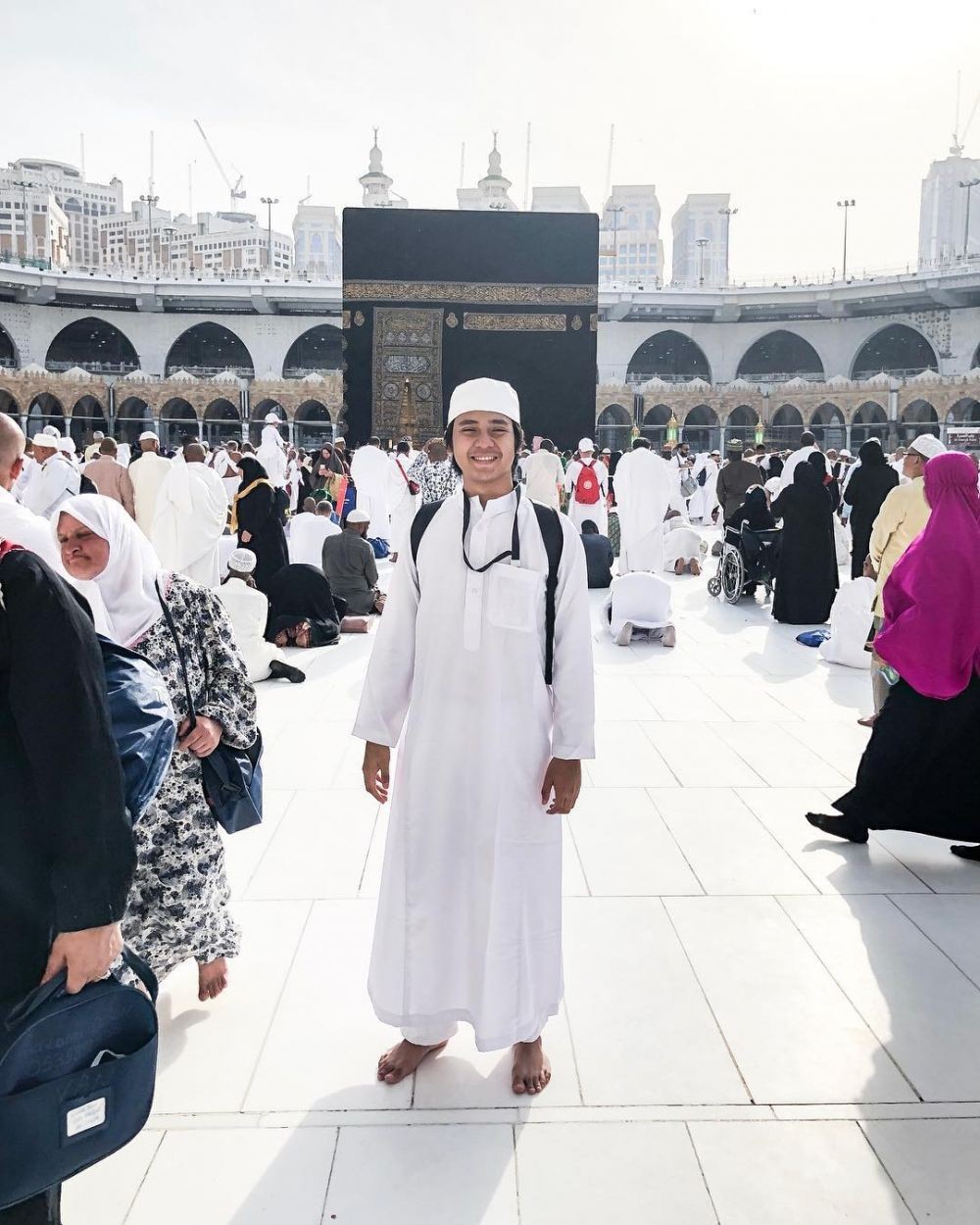 Bak Ustaz Muda, 10 Pesona Syahdu Arbani Yasiz Saat Umrah