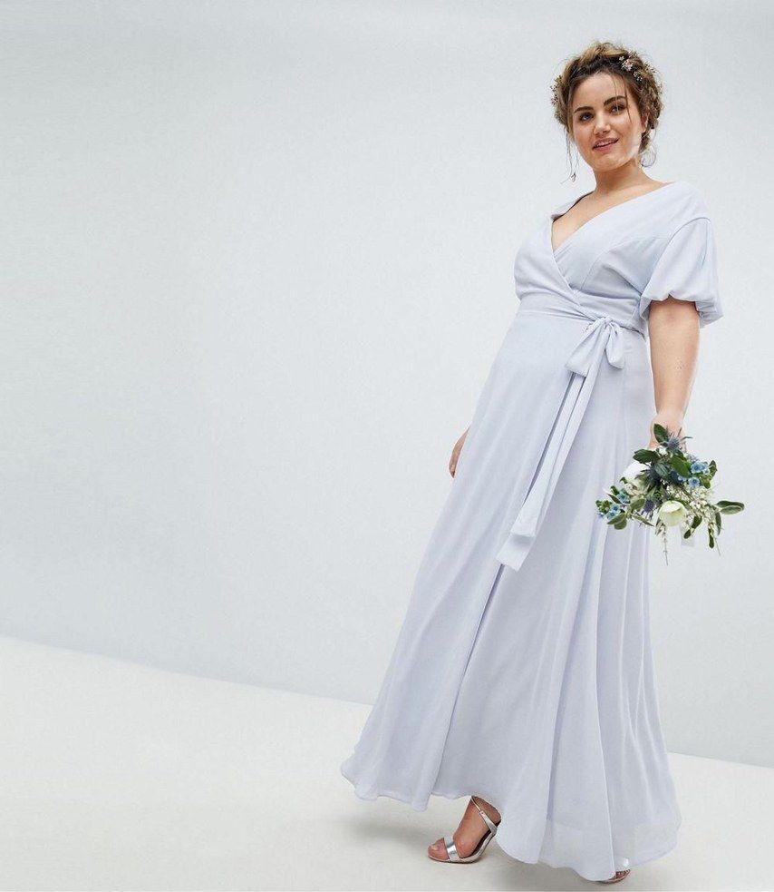 8 Inspirasi Model Gaun Bridesmaid untuk Pemilik Tubuh Berisi