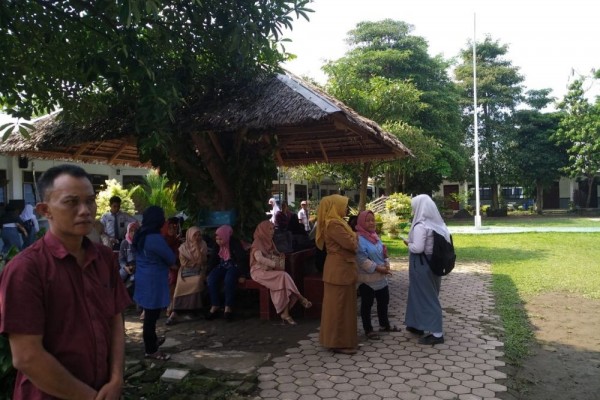 Selesai Ujian Nasional, Siswa SMAN 13 Langsung Dijemput Orangtua