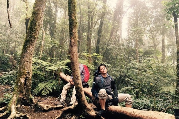 10 Potret Unik Liburan Ariel Noah, Bukti Dia Traveler Sejati!