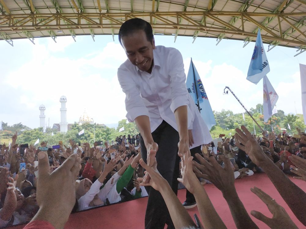Jokowi Sindir Prabowo yang Bersalaman Pakai Sarung Tangan