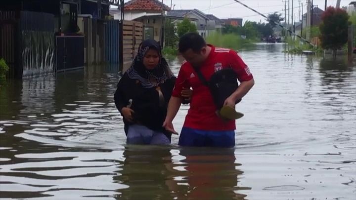 Banjir di Indramayu Semakin Parah, 2.500 Rumah Warga Terendam