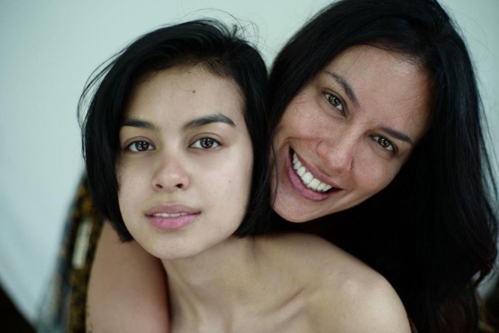 Bak Kakak Adik, 10 Potret Kedekatan Sophia Latjuba dan Dua Anaknya