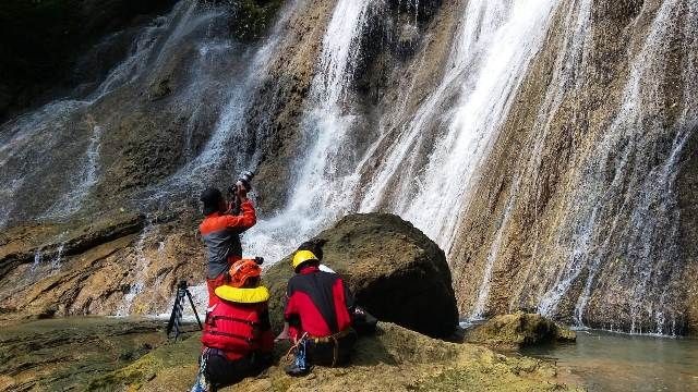 Climbing Shower Curug Bibijilan Pilihan Wisata Adrenalin di Sukabumi
