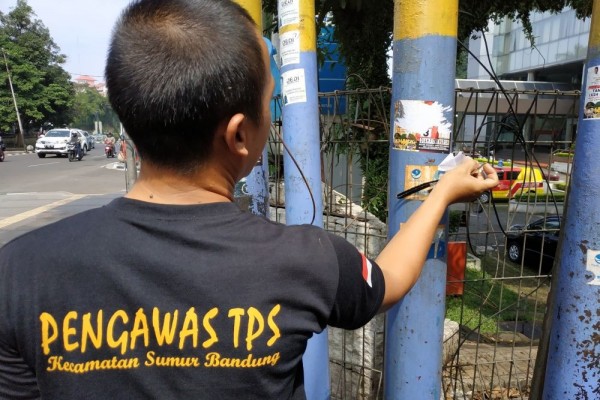 Masuk Masa Tenang, Bawaslu Jabar Imbau Parpol Ikut Bersihkan APK