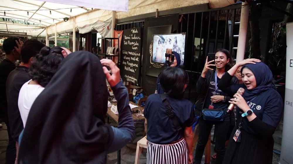 Ketika Pidi Baiq Berbagi Ilmu Cara Bikin Film Bersama Milenial Bandung