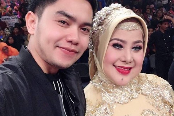 Usia 67 Tahun, 10 Potret Pedangdut Elvy Sukaesih yang Awet Cetar!
