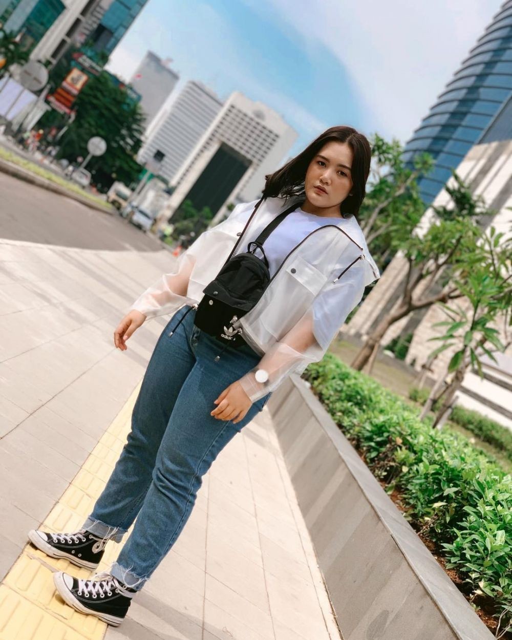 7 Gaya Boyish Sandra Samsolese Stylish Hypebeast Banget 