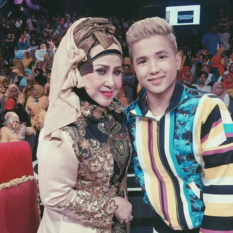 Usia 67 Tahun, 10 Potret Pedangdut Elvy Sukaesih yang Awet Cetar!