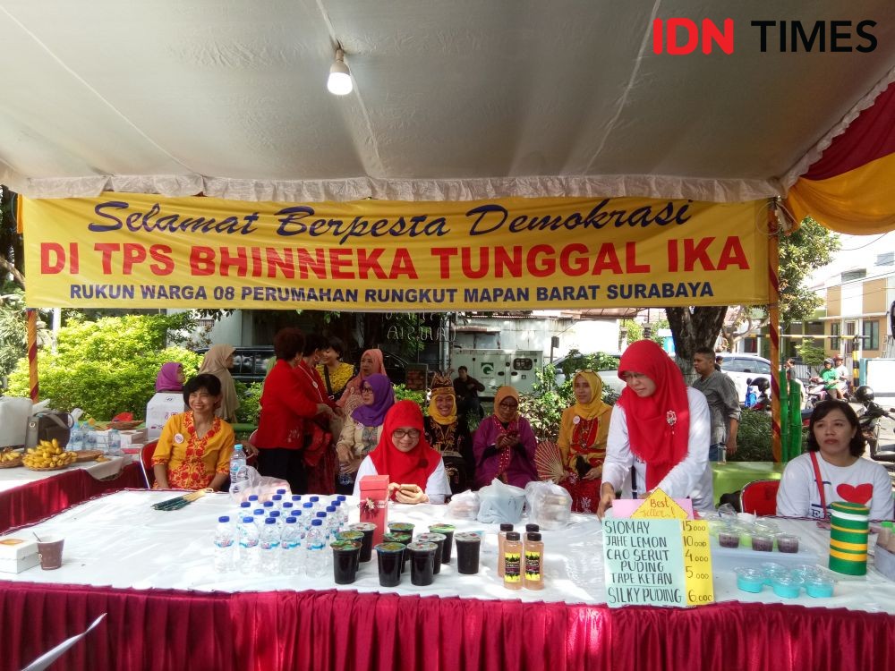 TPS Unik, Warga Rungkut Surabaya Angkat Tema Etnis Khas Indonesia
