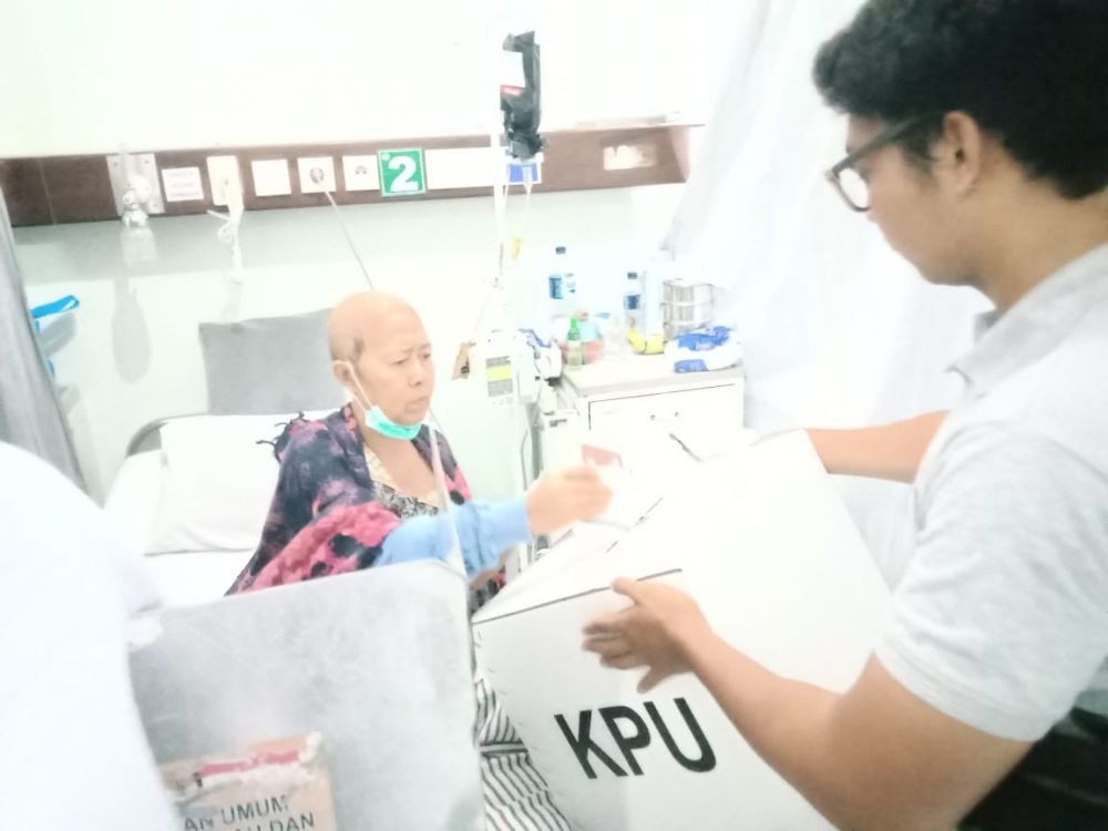 Meski Lemah, Pasien Kanker di RSUP Sanglah Denpasar Tetap Nyoblos