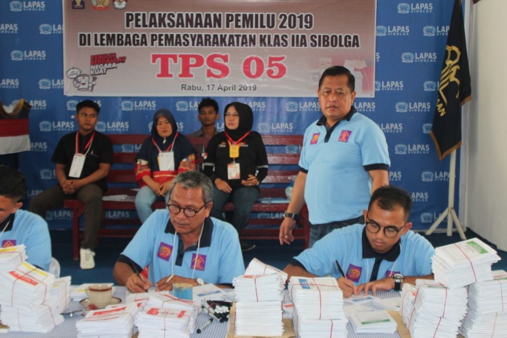 [Foto] Semangat Mencoblos di Lapas Kelas II A Sibolga