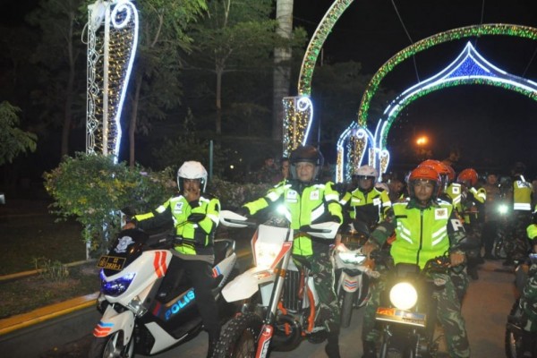 Kapolda dan Pangdam Patroli ke TPS-TPS Naik Sepeda Motor