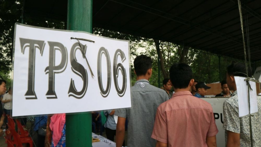 [FOTO] Walau Hujan Deras, Masyarakat Medan Antusias Mencoblos ke TPS