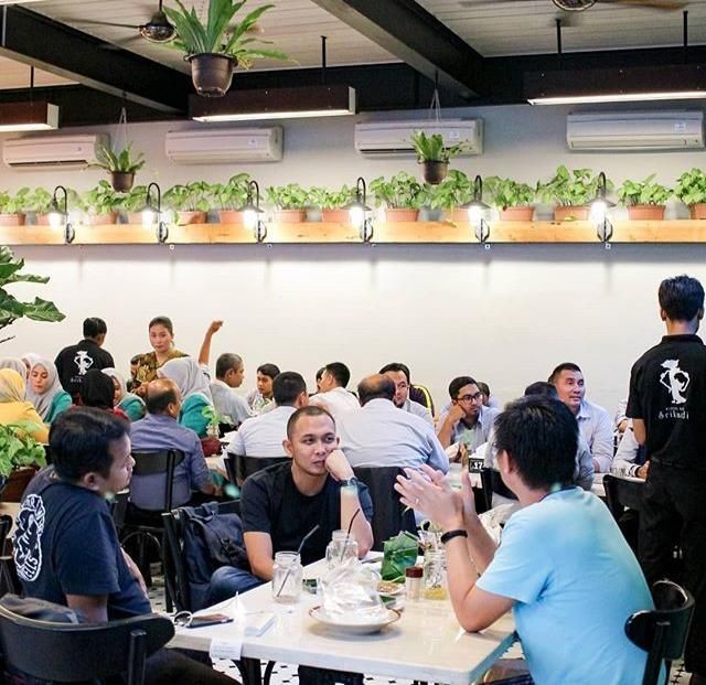 Usai Mencoblos, Kamu Bisa Makan dan Minum Gratis di Kafe Srikandi