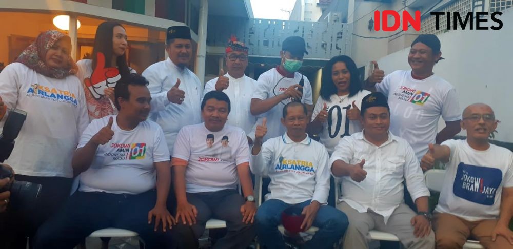 Menang Versi Hitung Cepat, Relawan Jokowi Lakukan Aksi Gundul