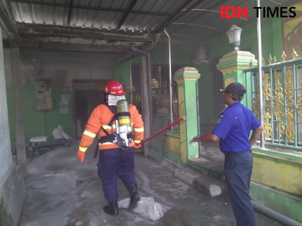 Penel Listrik Terbakar, Puluhan Karyawan Pabrik Plastik Semburat  