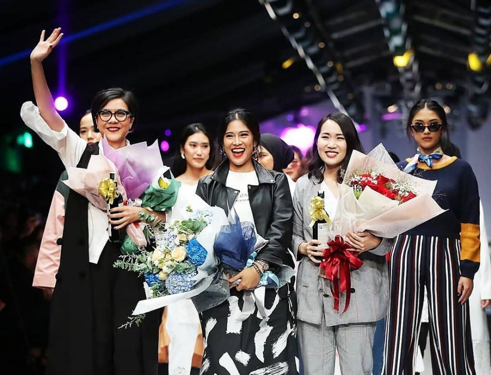 Modal 1 Juta, Carline dan Ria Sukses Membawa Cottonink ke Fashion Week