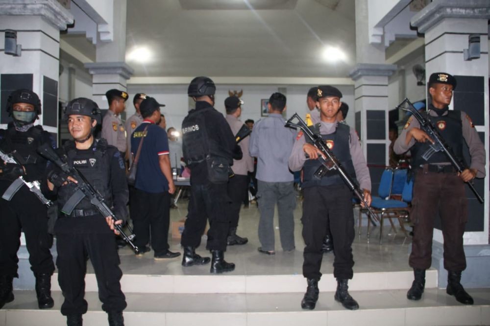 Polisi Bersenjata Perketat Pengamanan PPK di Seluruh Bojonegoro
