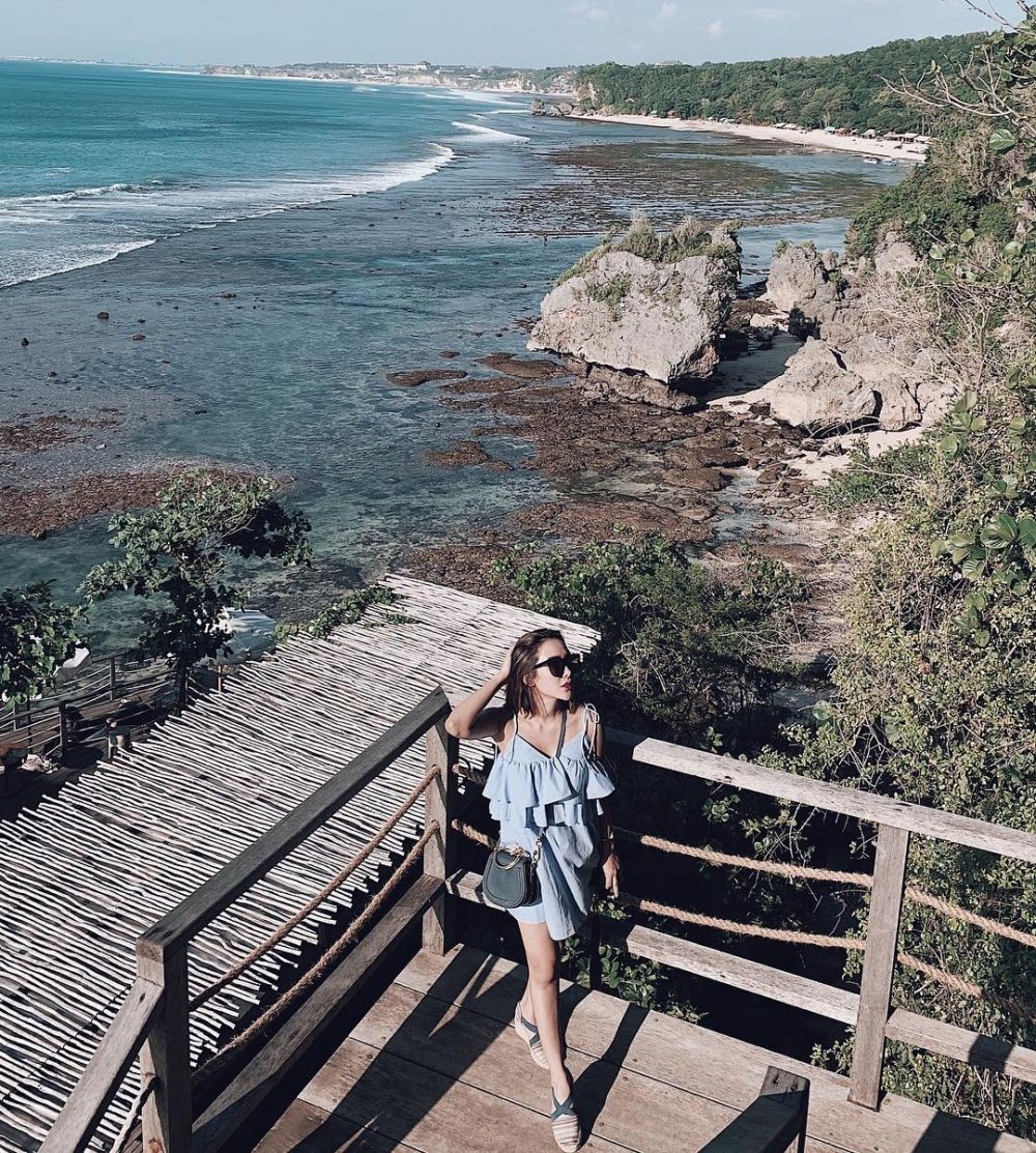 10 Potret Cita Citata Liburan ke Bali, Nikmati Sunset dan Yoga