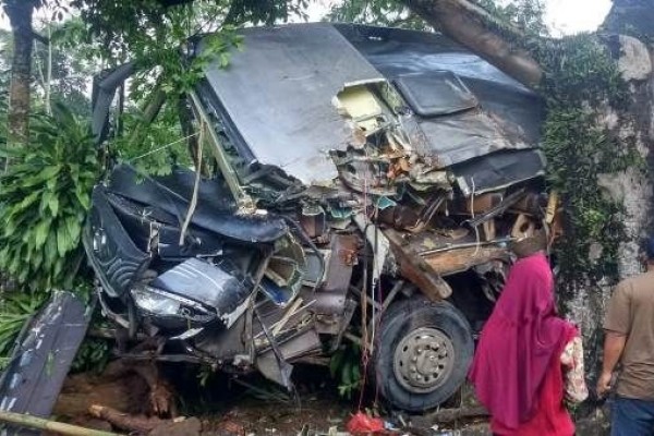 Kecelakaan Bus di Sukabumi, Guru dan Puterinya Kritis