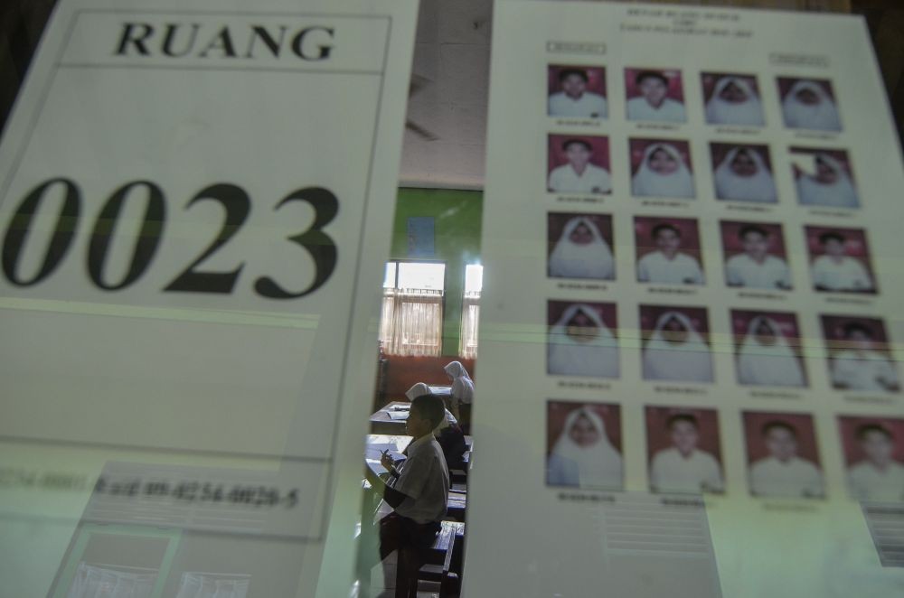 150 Siswa SMP di Semarang Ikut Tes Kenaikan Kelas Online, Soal via WA