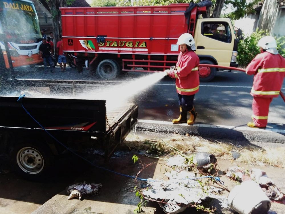 Korsleting Listrik, Dua Mobil Terbakar di Kabupaten Bojonegoro 