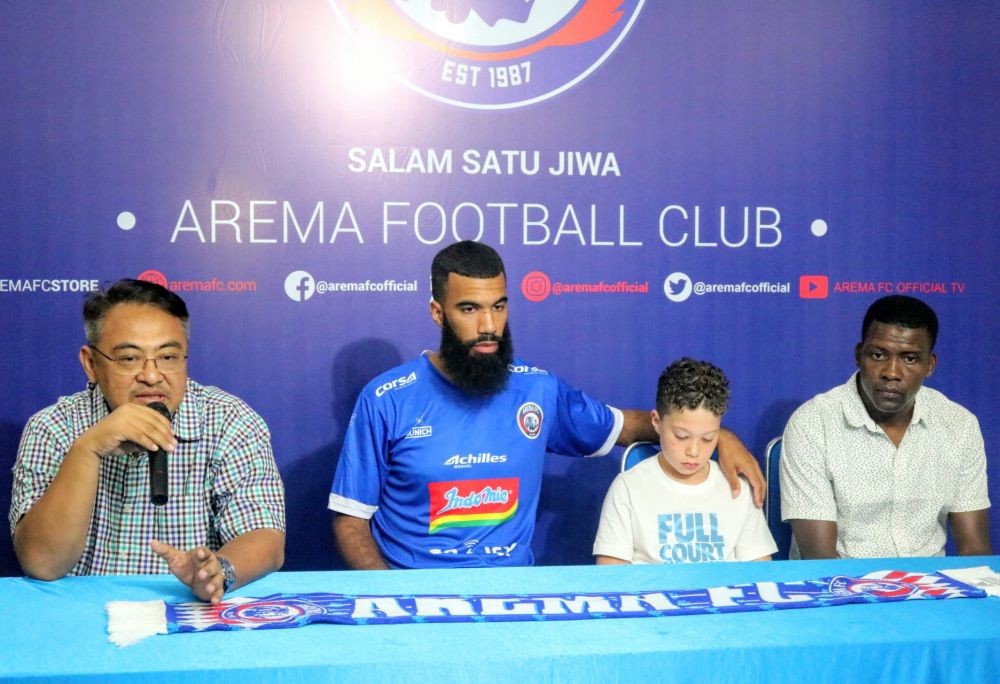 Resmi, Arema FC Perkenalkan Sylvano Comvalius sebagai Rekrutan Baru