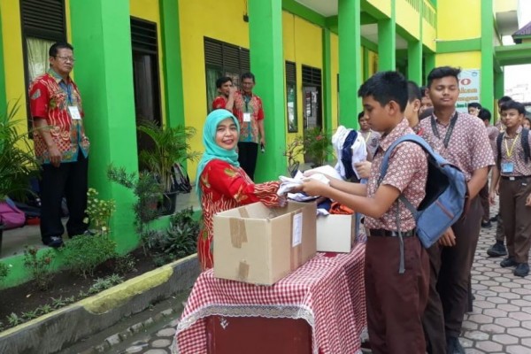 UNBK Usai, Siswa SMPN 7 Kumpul Seragam, Coret-coretnya di Spanduk