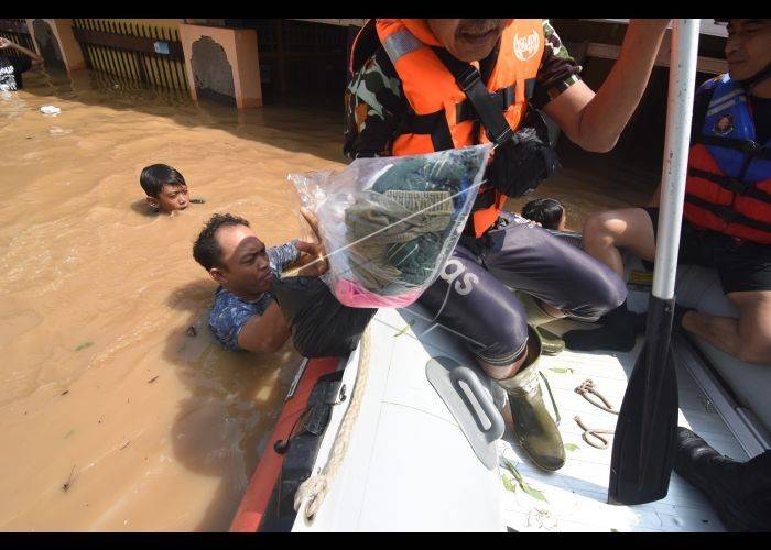 Banjir Melanda Di 32 Titik, Dua Korban Meninggal Di Jakarta