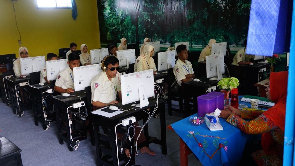 Pertama di Indonesia, Siswa Tunanetra di Banyuwangi Ikut UNBK