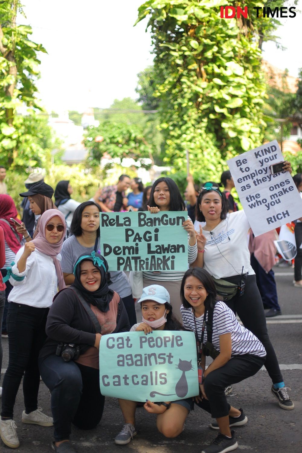 Aksi Seru Women's March di Taman Bungkul, Ini yang Mereka Serukan