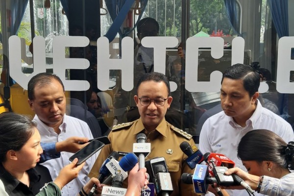 Anies Baswedan Targetkan 100 Bus Listrik TransJakarta Beroperasi 2021