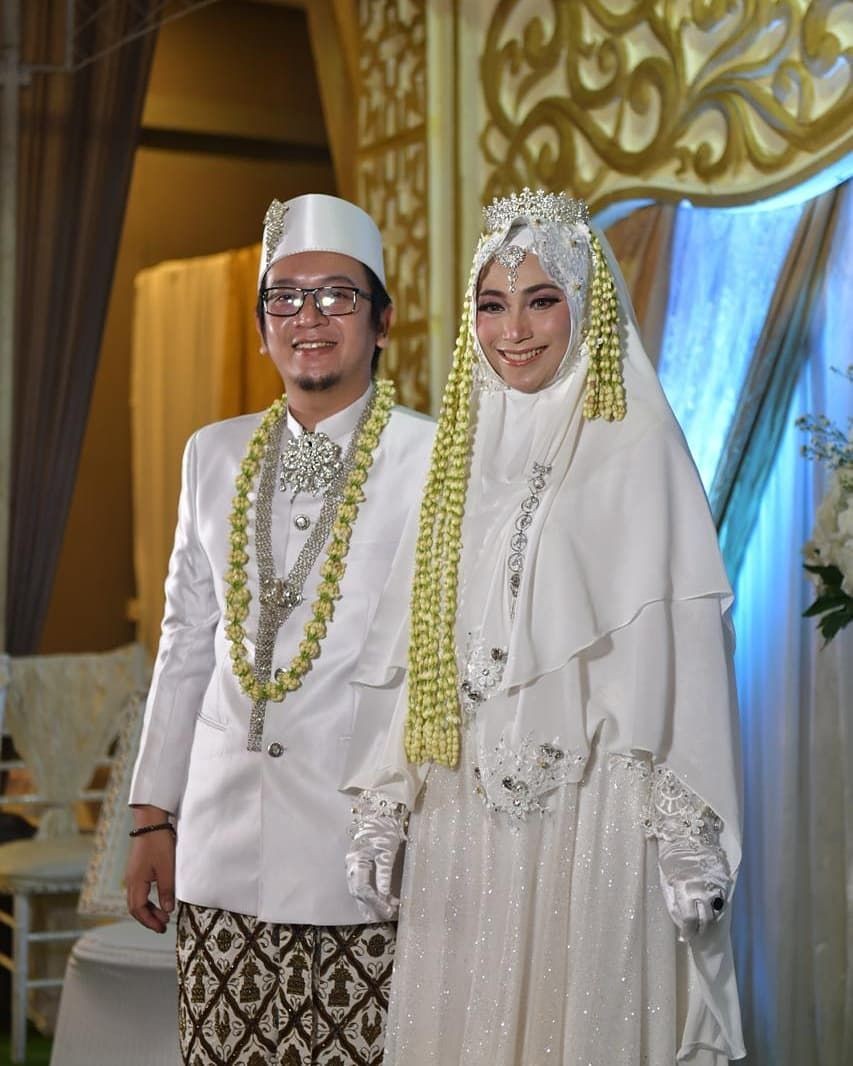 Inspirasi Makeup Muslim Wedding Dress Ala Rocker Inka Christie
