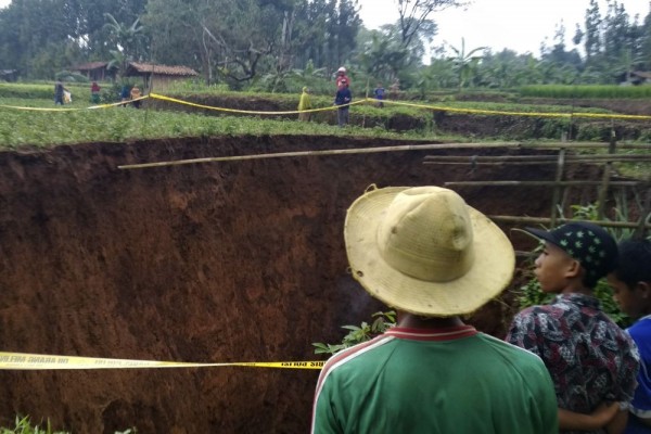 69 Rumah Rusak Berat Akibat Tanah Berlubang di Sukabumi