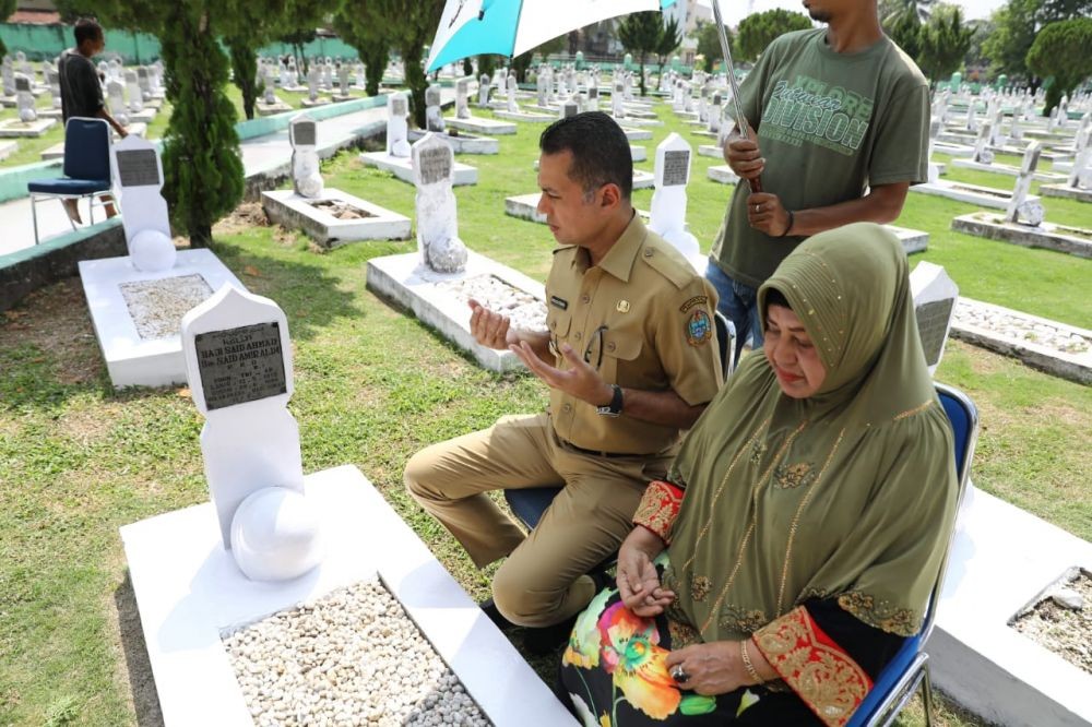 Jelang Ramadan, Wagub Ijeck Ziarah ke Taman Makam Pahlawan Medan