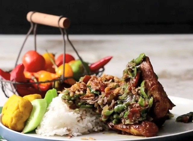 5 Resep Ayam Geprek Kekinian yang Bisa Dibikin Sendiri di Rumah