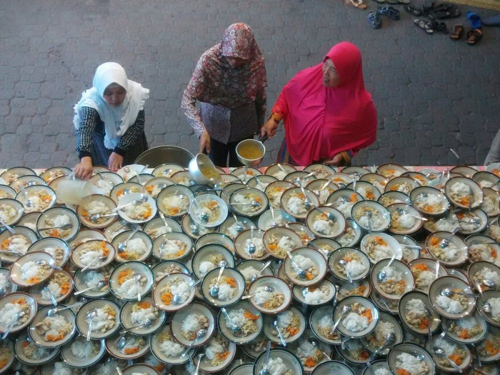 Ramadan, Masjid Al Markaz Siapkan 1.000 Nasi Bungkus per Hari