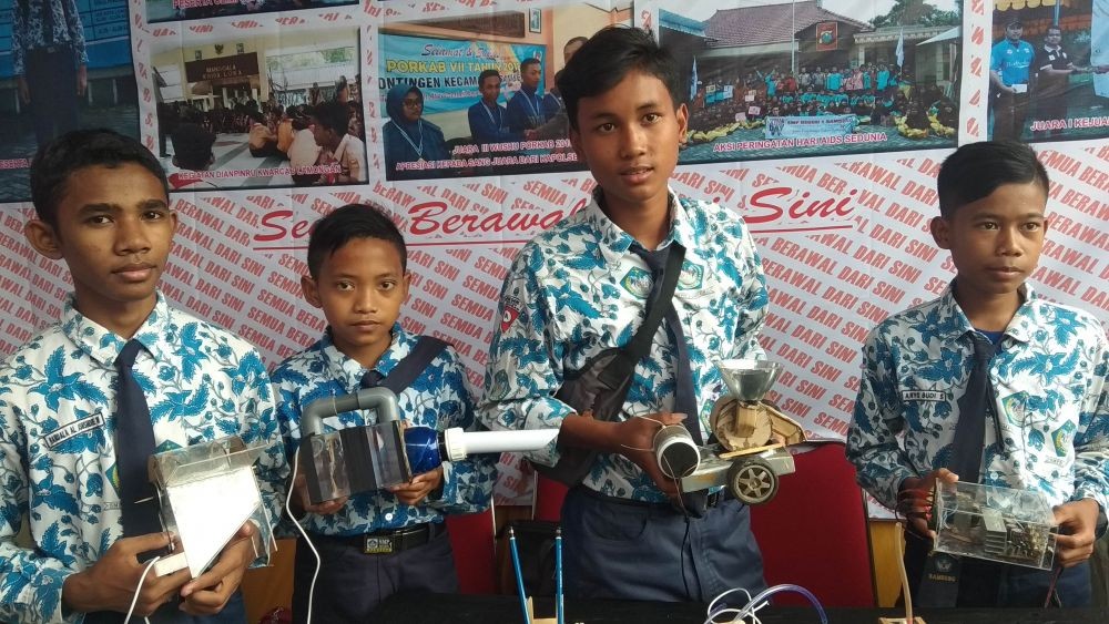 Siswa SMP di Lamongan Ciptakan Robot dari Limbah Medis