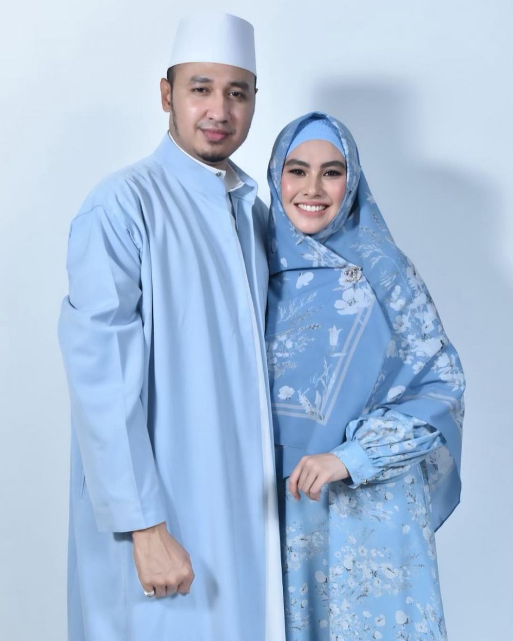 Announcement of pregnancy, 10 portraits of Mesra Kartika Putri and her romantic husband