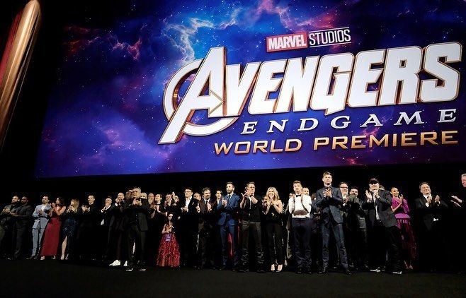 Demam Avengers: Endgame, Penonton Pakai Kostum Spider Man dan Iron Man
